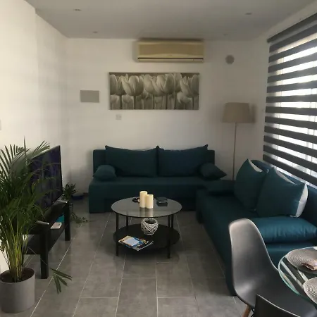 Freminore Apartment *